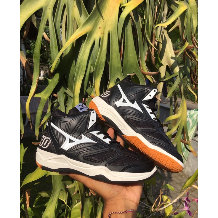 Serba Mutu  Sepatu Voli anak Mizuno size 3337