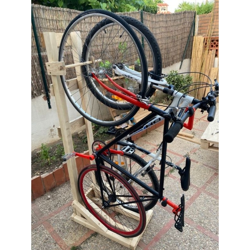 rak tempat penyimpanan sepeda dari kayu