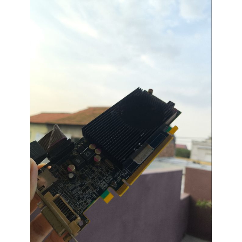 VGA hd 5570 1gb ddr3