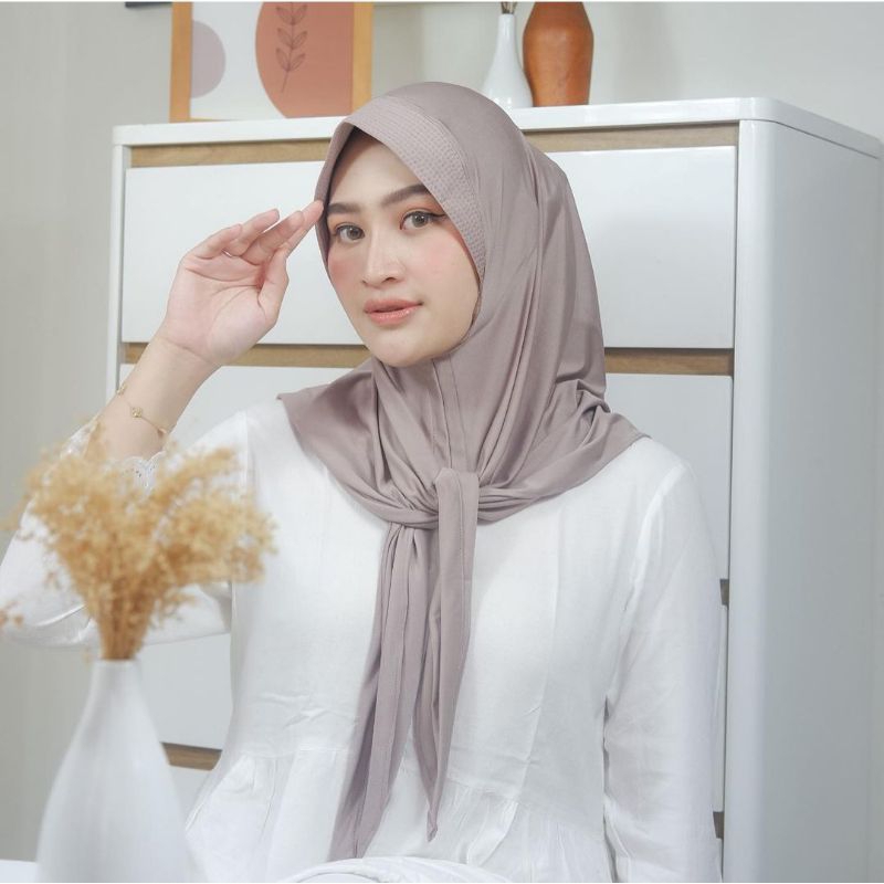 Hijab Instan Bergo Segitiga / Hijab Bergo Instan / Hijab Instan / Jilbab Instan / Hijab bergo ped / 