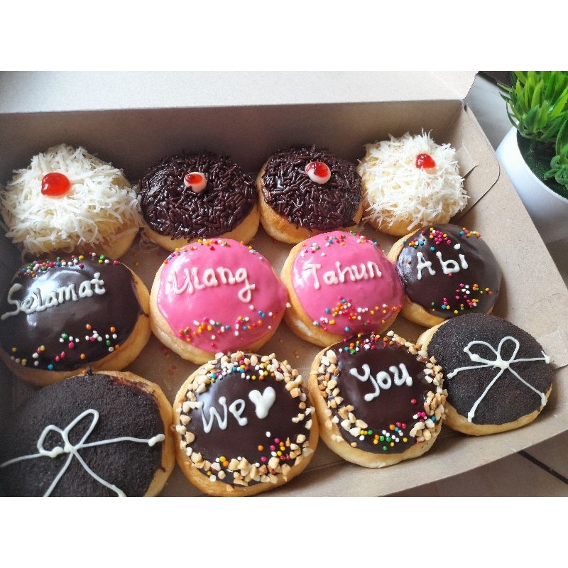 

Donat mini ucapan/Donat ultah /Donat ultah stroberi (request tulisan)