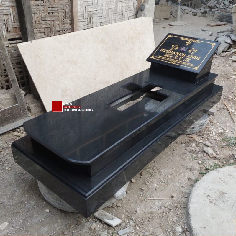 Batu Nisan Makam kristen batu granit hitam kilap glossy