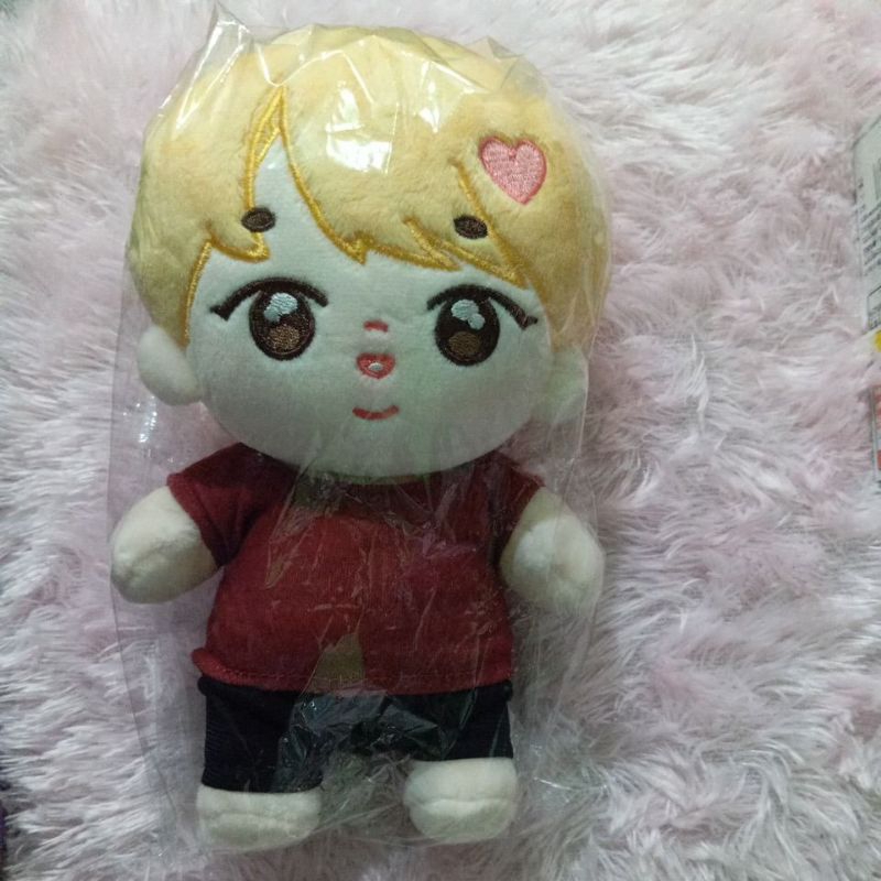 OFFICIAL FANSITE DOLL 20CM JIN