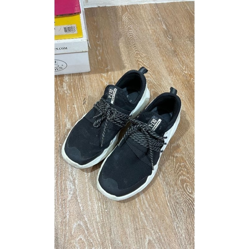 Skechers shoes sneakers hitam black DLT-A preloved PL sepatu