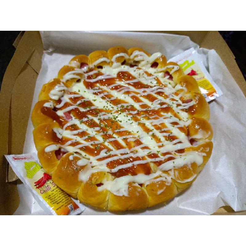 

pizza sosis keju mozzarella diameter 18cm tebal lembut, fresh