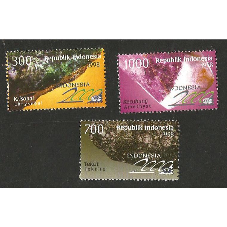 

A 9090 SET LENGKAP TERDIRI ATAS TIGA BUAH PRANGKO INDONESIA TAHUN 1998 TEMA GEMSTONE BATU MULIA DENGAN KONDISI MNH MINT NEVER HINGED