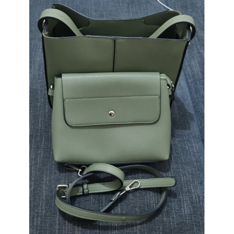 Tas Set Essentials