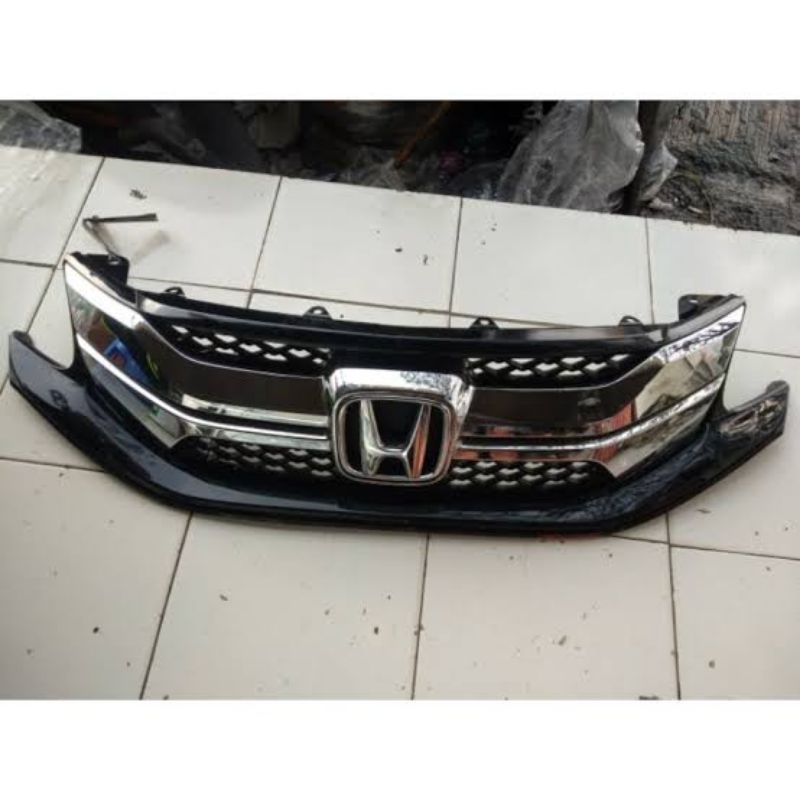 gril depan mobilio RS old 2015 original