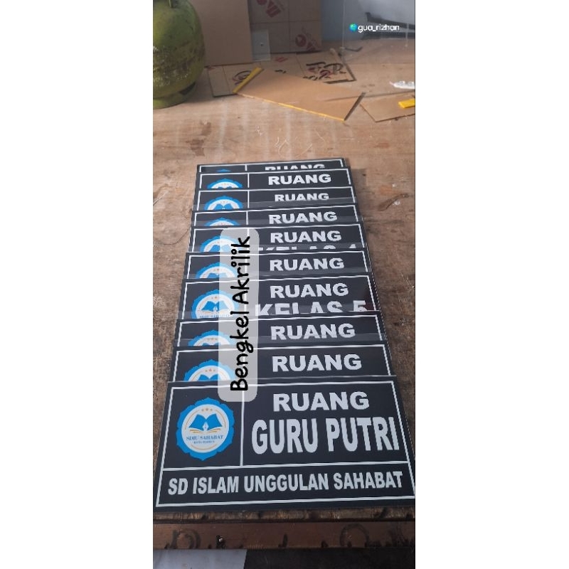 

Papan Nama Ruang