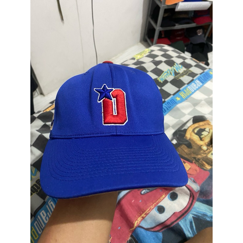 Topi logo D
