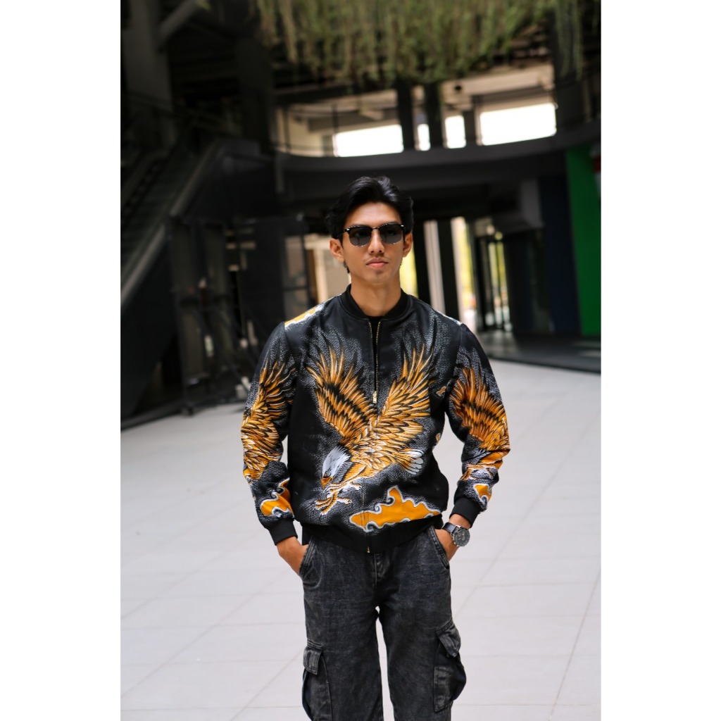Dasilva Batik Jaket Bomber Pria Kombinasi Primis motif Burung Garuda