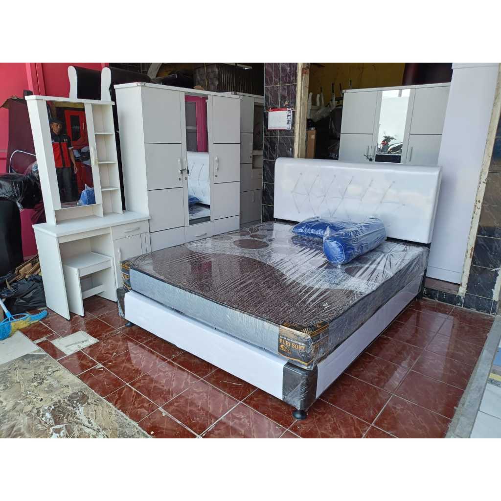 SET KAMAR / DIVAN DAN SPRINGBED LEMARI 3 PINTU MEJA RIAS FREE BANTAL DAN GULING