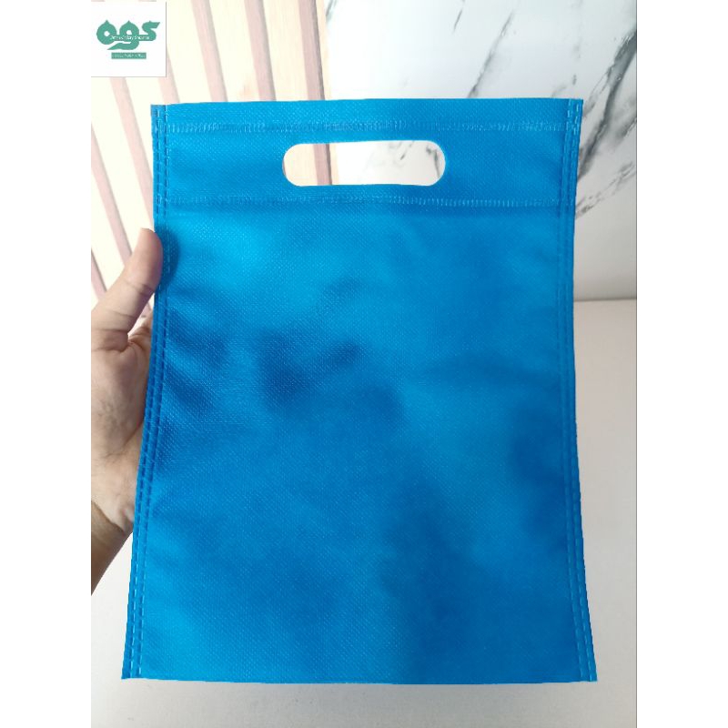 

Tas kain Spundbond Oval uk 25x35 eGoodybag Goodie Bag Laken Ekonomis Polos Tebal 75 GSM