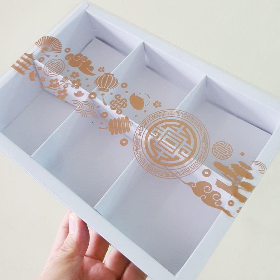 

5 Pcs Dus Hampes Cookies Mika Motif Imlek Sekat 6 Putih Kartu Ucapan Cokelat Ukuran 7.5 x 7.5 x 4.5cm