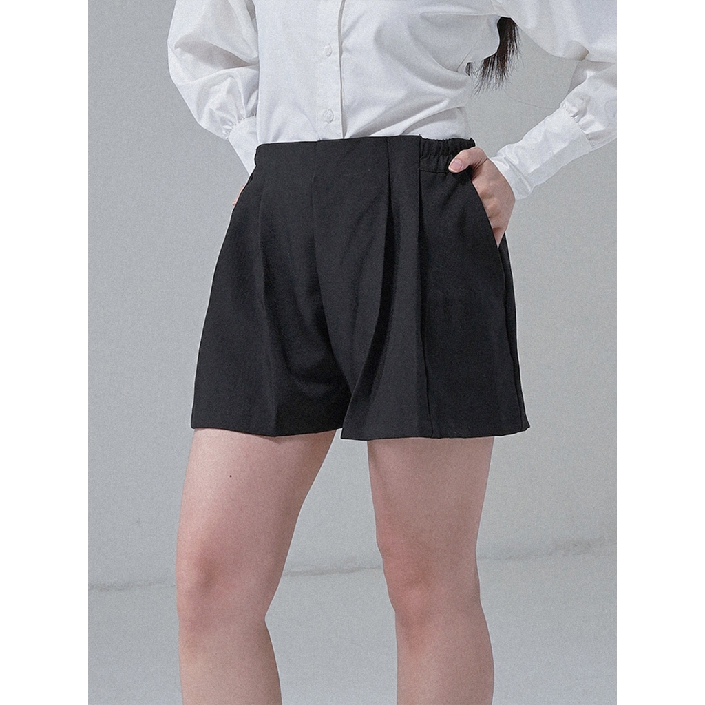 Wearstatuquo Nayao Pleated Short Pants - Black