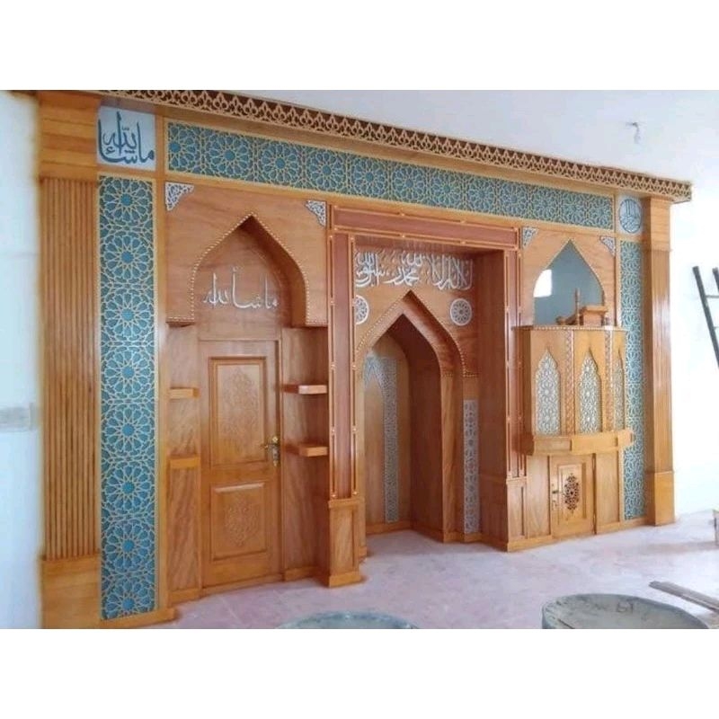 Mihrab Masjid Ukiran Kaligrafi dan Ornamen Kayu Jati Solid