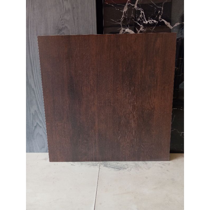 GRANIT LANTAI 60X60 MOTIF KAYU WALNUT