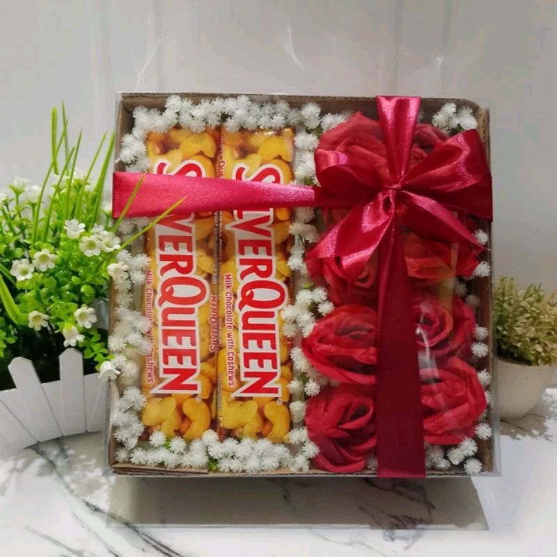

hampers coklat Silverqueen bloom box bunga mawar