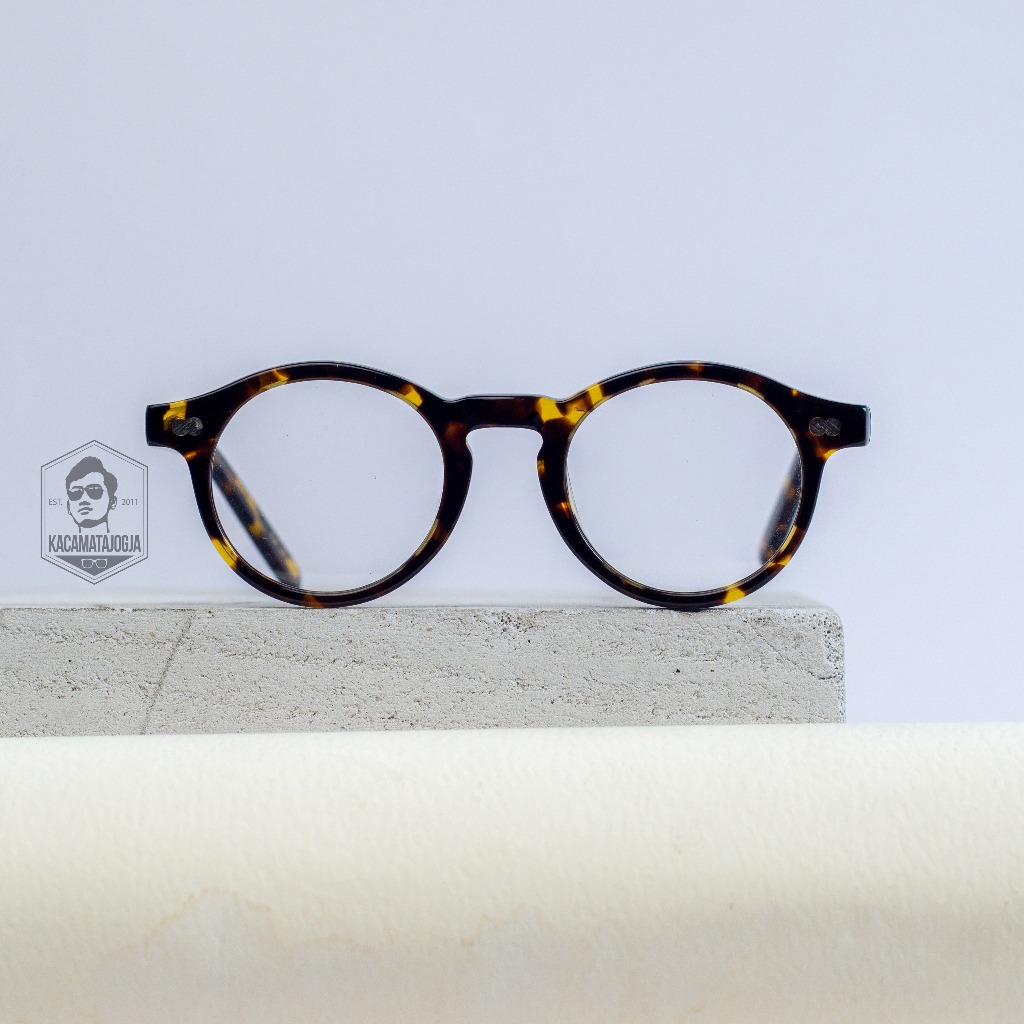 Kacamata Bulat Frame Tebal - GANDAWATI 01