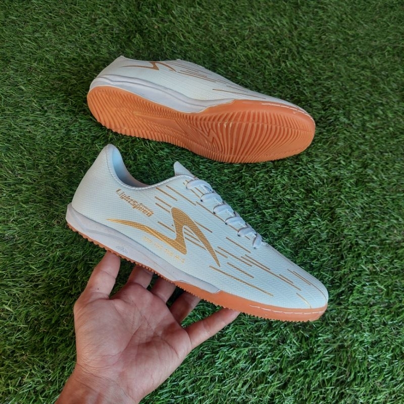 Sepatu futsal puma terbaru.