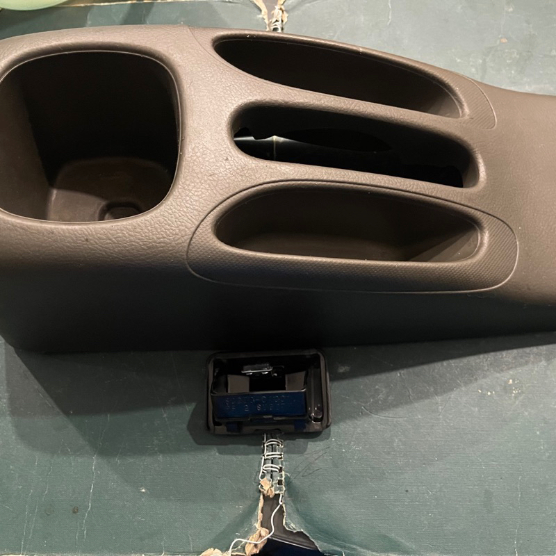 Konsol box tengah Avanza Xenia lama