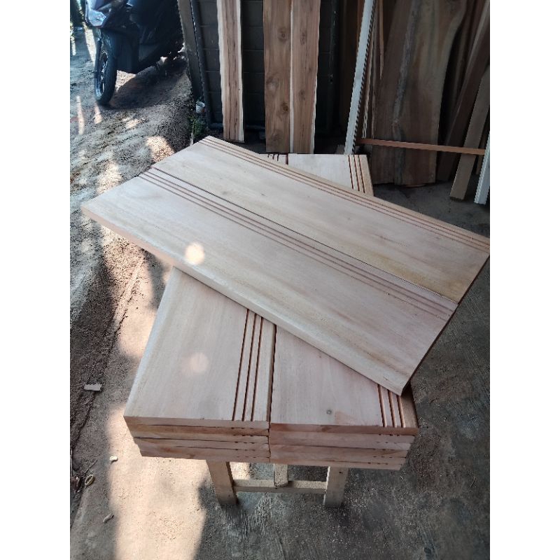 Anak tangga kayu mahoni termurah