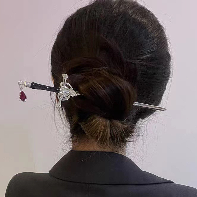 LEERE-Jepit Rambut Pedang Gaya Kuno Hiasan Kepala Niche Jepit Rambut Hanfu Gaya Cina Baru
