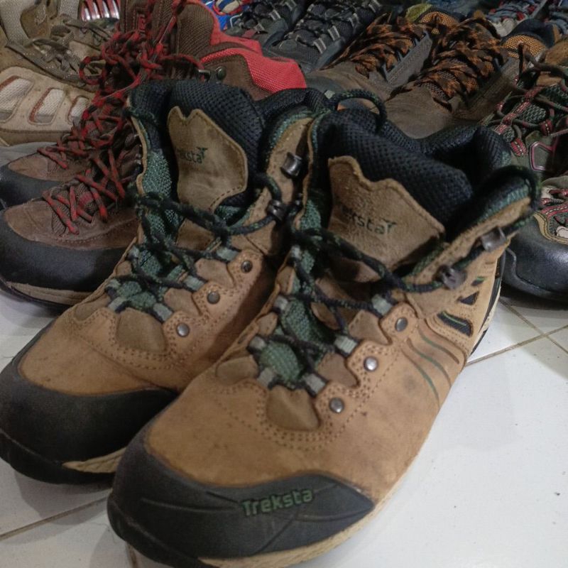 sepatu gunung treksta 42