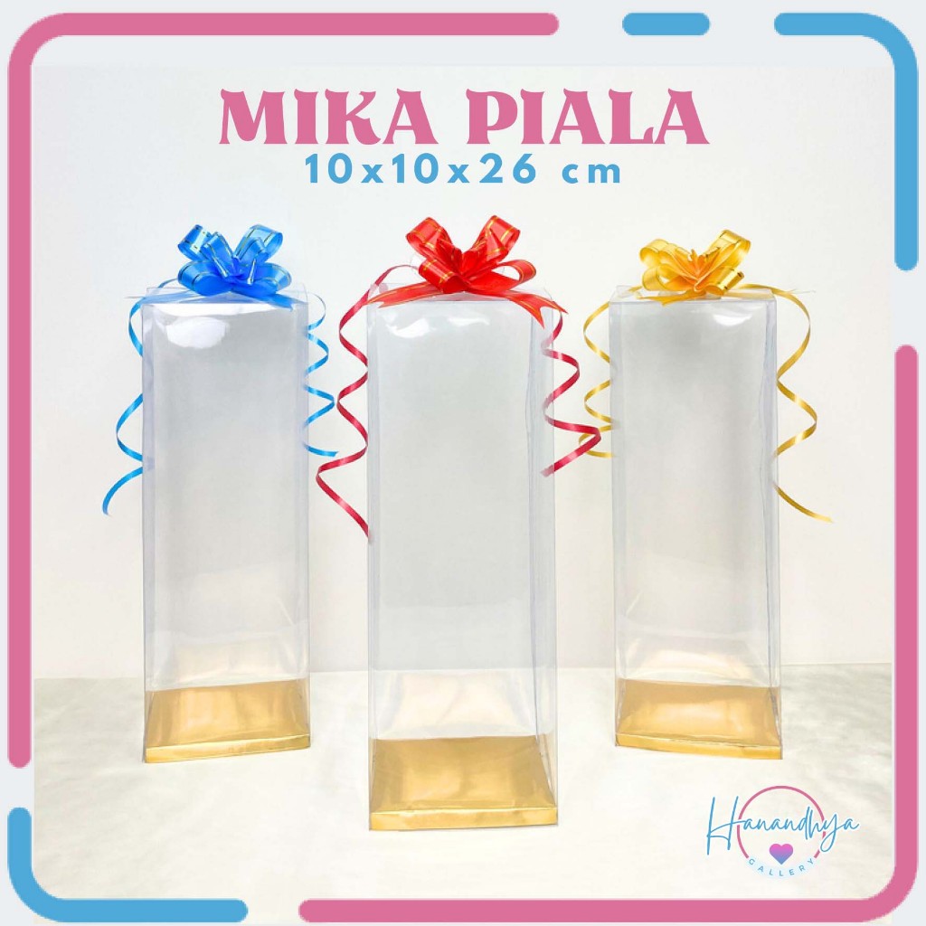 

KOTAK MIKA SOUVENIR PIALA 10 x 10 x 28 PLUS PITA + ALAS EMAS, Box Mika Piala Souvenir Dilengkapi Dengan Pita Warna Merah, Biru, Kuning, Kotak Bungkus Kado Souvenir