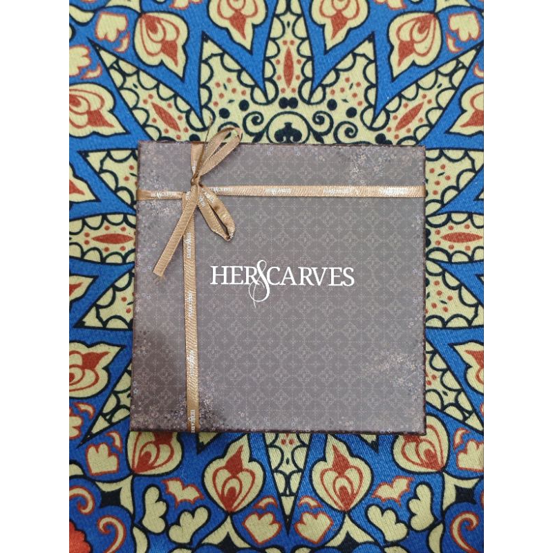 Herscarves box-Hijab Segi Empat Motif Premium Hampers