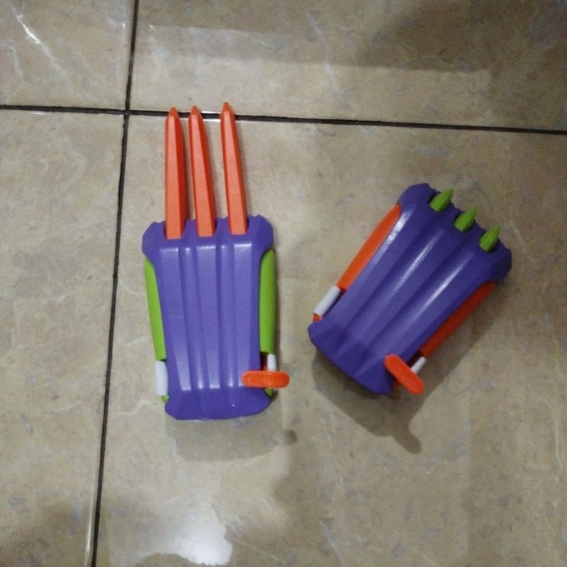 oketoys mainan gelang cakar claw wolverine