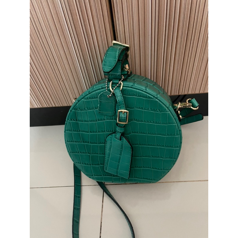Tas oval warna hijau preloved