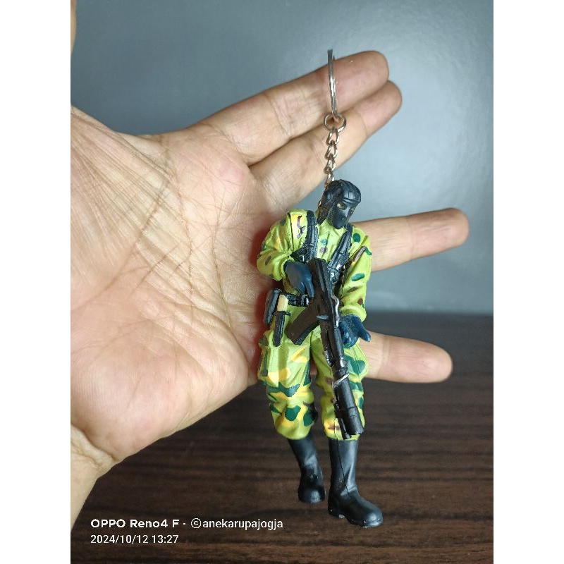 gantungan kunci action figure metal gear solid