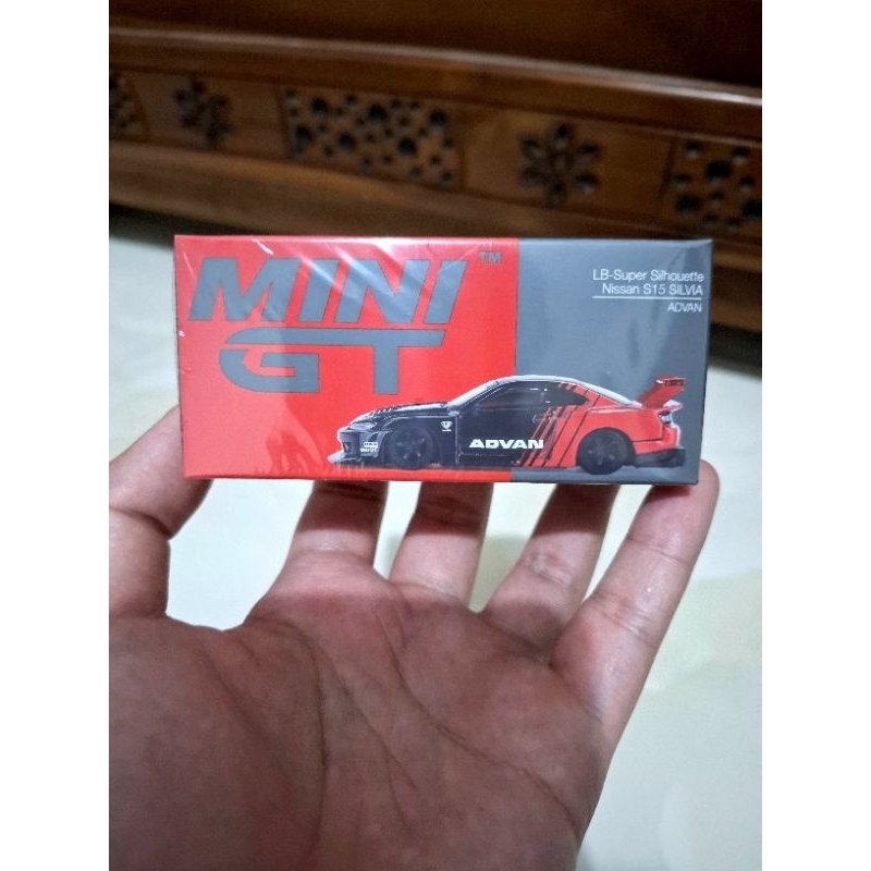 Mini GT LBWK S15 Advan
