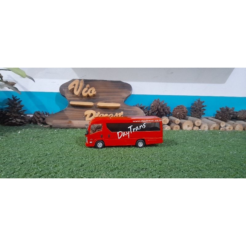Diecast Miniatur Isuzu Elf DayTrans skala 1:43