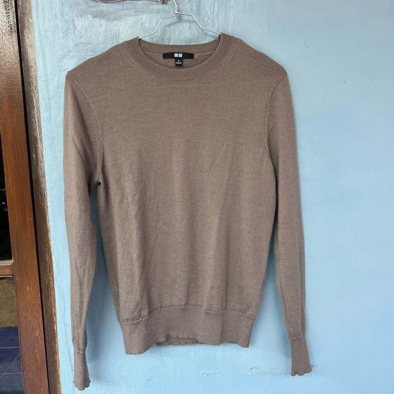 Kaos Uniqlo Size S (preloved / bekas) (beli 2 produk di toko ini gratis 1 outer)