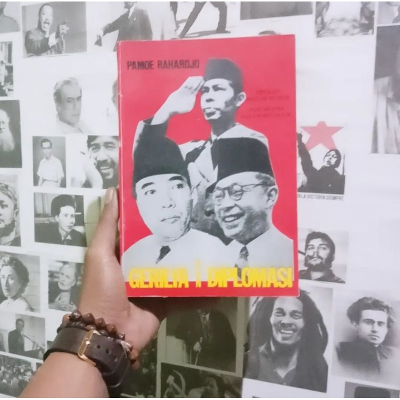 Kehormatan Bagi yang Berhak | Manai Sophiaan | Gerilya dan Diplomasi: Operasi Hayam Wuruk Sebuah Epi