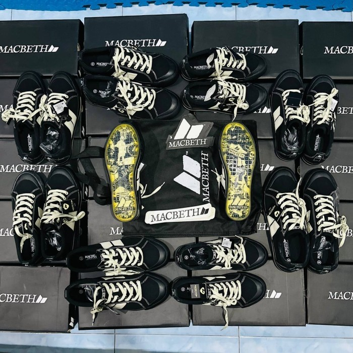 Macbeth ELIOT Black Cement (New) - 42