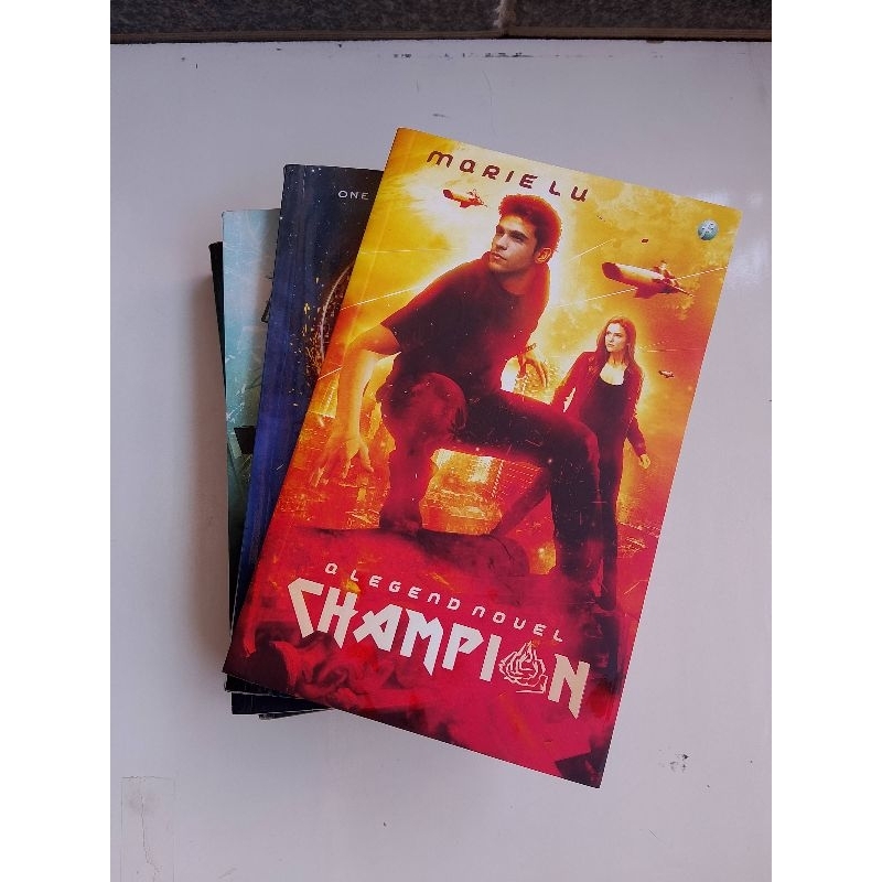 NOVEL FANTASI BERBAHASA INDONESIA / KONDISI BUKU BEKAS