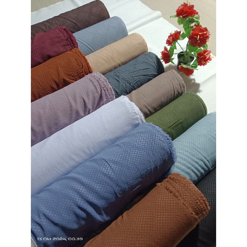 Kain Wolfis Embos grade A premium MOTIF KOTAK DADU KECIL meteran