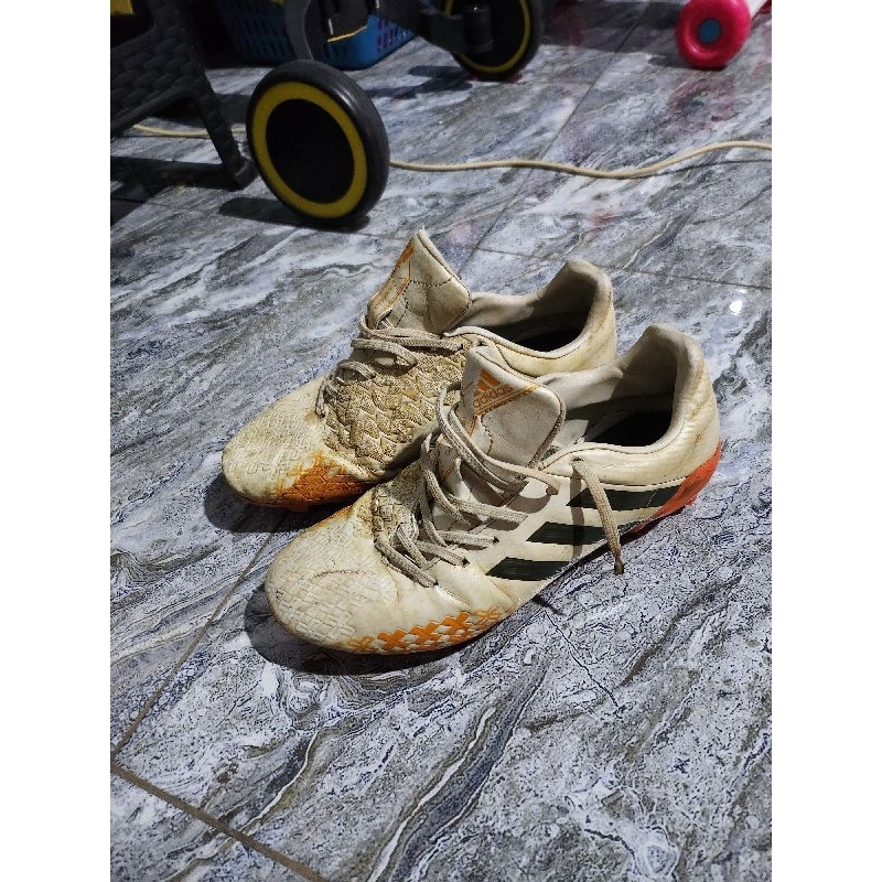 adidas predator absolado, size 42, minus kotor saja, siap tempur