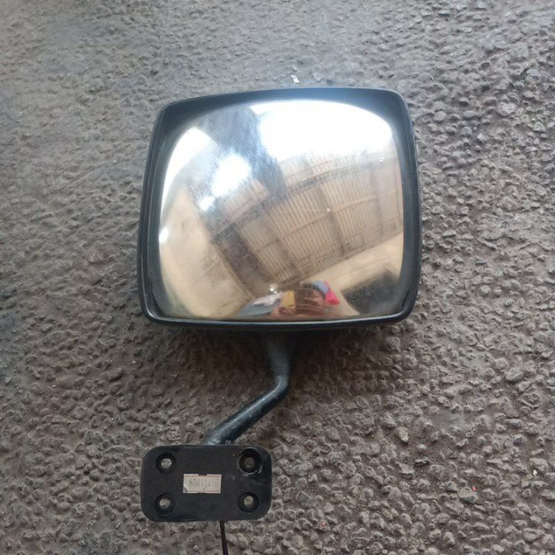 spion belakang mazda E2000