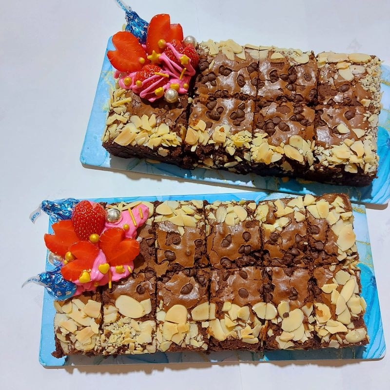

brownies premium dengan topping
