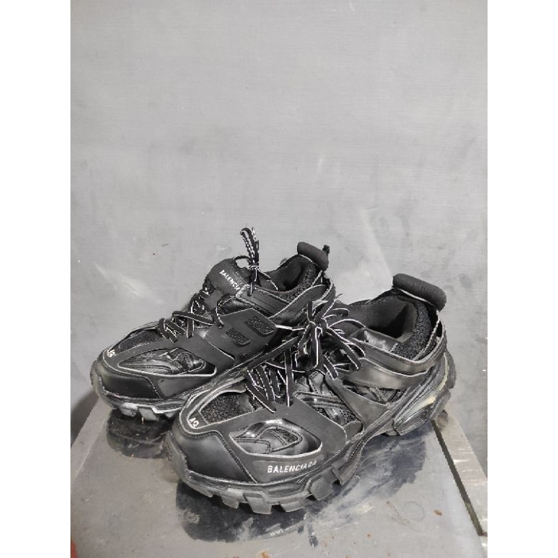 Second Sepatu Balenciaga Treck