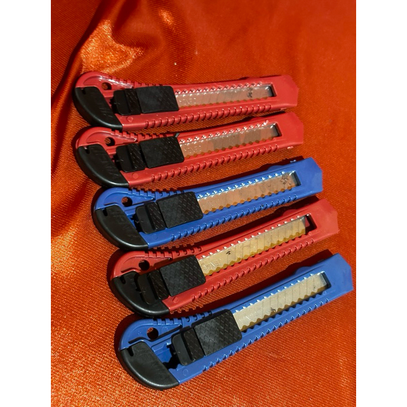 

CUTTER/ KATER RANDOM WARNA
