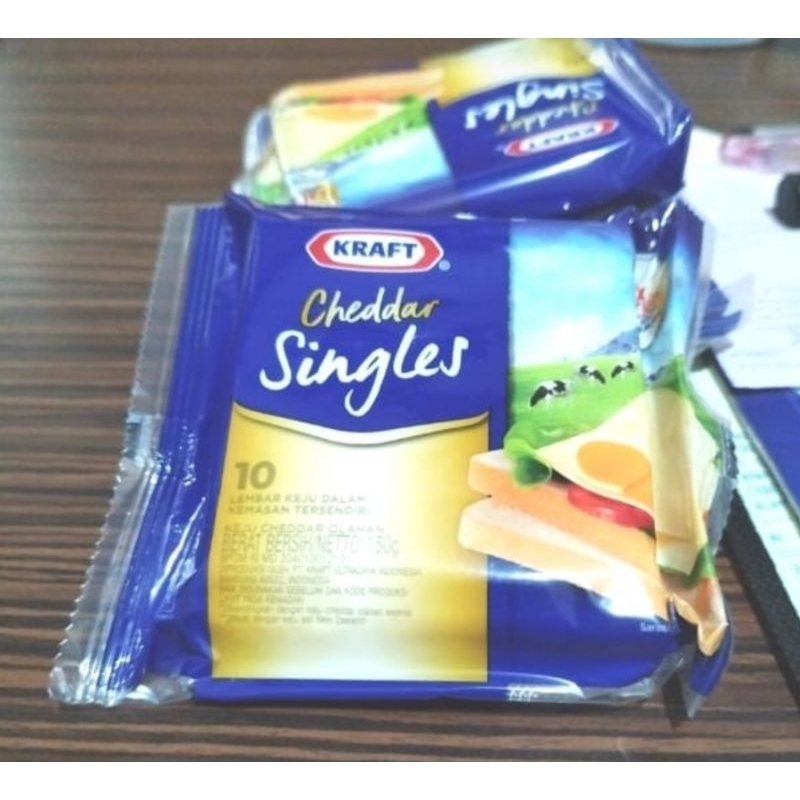 

Kraft Keju Cheddar Singles isi 10 lembar 150 gram