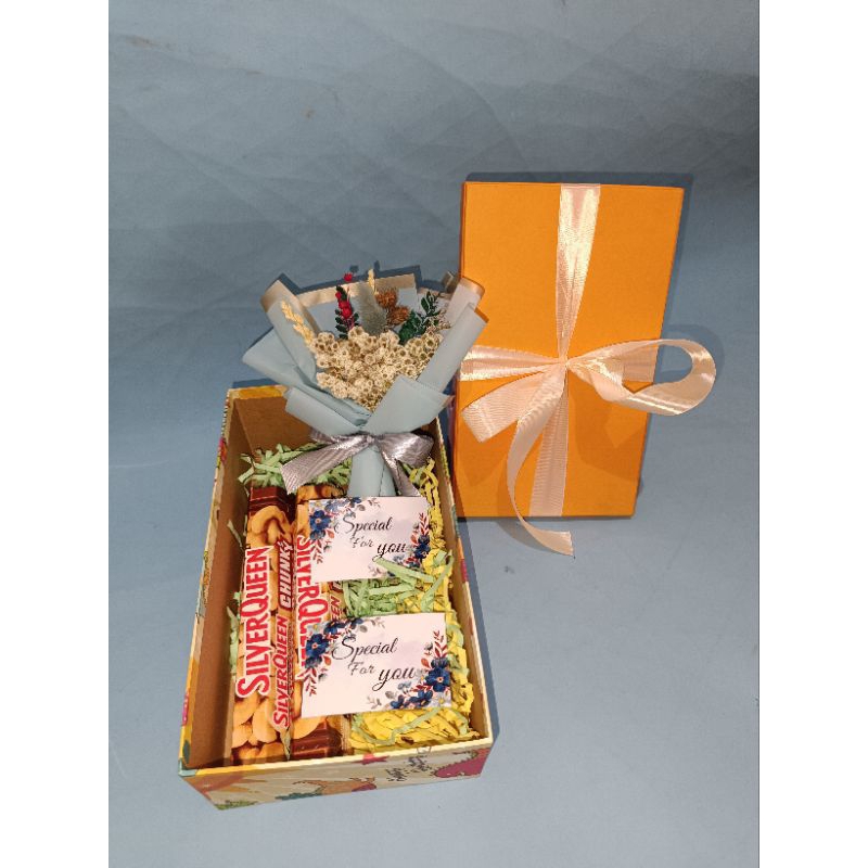 

Gift box hampers kado ulang tahun aestethic hadiah aniversary cewek cowok