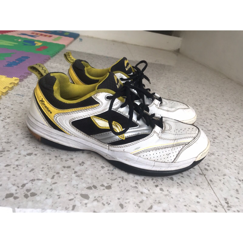 SEPATU LINING XTRUCTURE