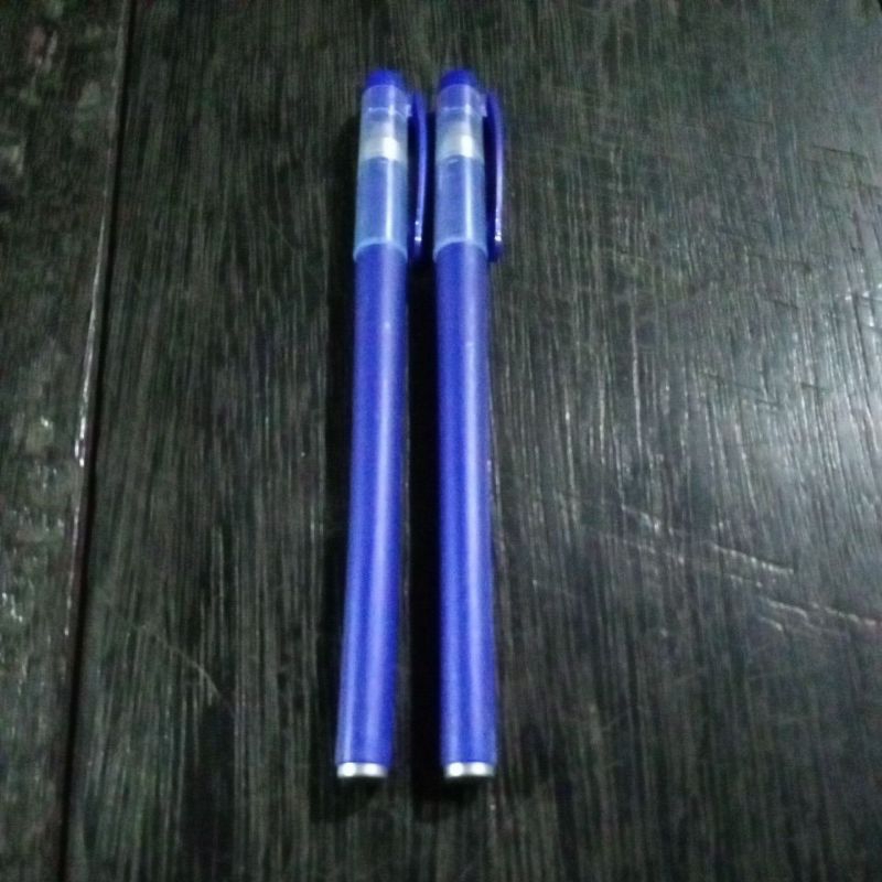 

pulpen tinta biru