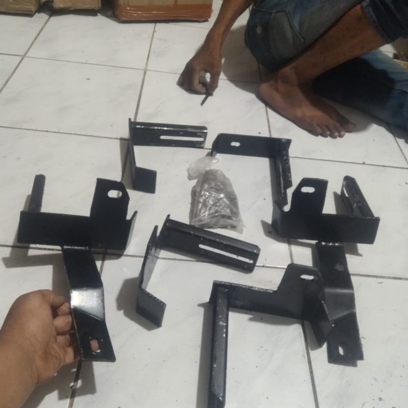 Breket foot step injakan samping mobil Suzuki Apv